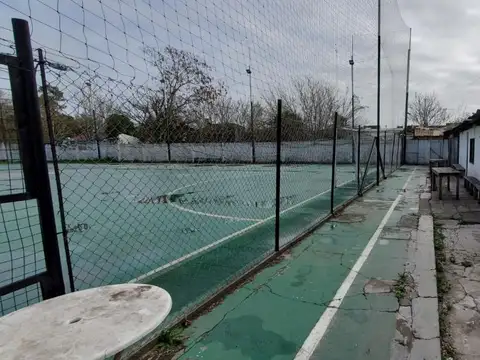Locales + Depto + Predio Deportivo sobre Av. Yrigoyen, Glew