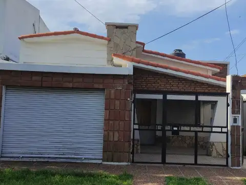 Casa con local y garaje