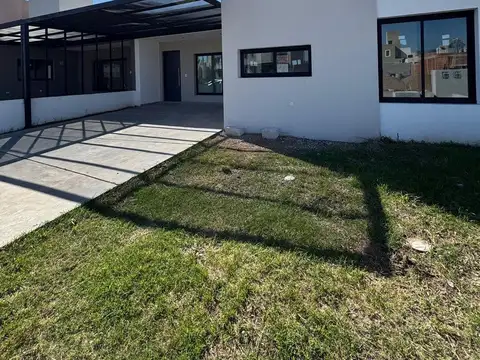 VENTA CASA 3 DORM  SAN IGNACIO VILLAGE MANANTIALES