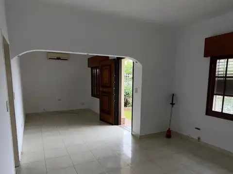 VENDO. Casas sobre Av. San Lorenzo. Concordia, ER.-
