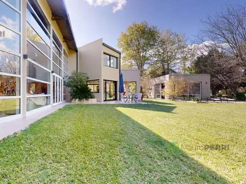 Casa en Venta en Abril Club De Campo, USD 790.000