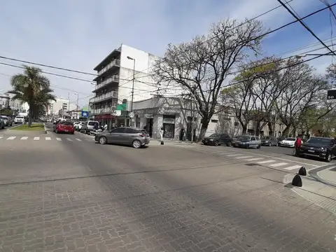Av. Rocca  50
