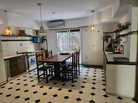 Casa de 7 amb en venta en P Patricios 313m Patio