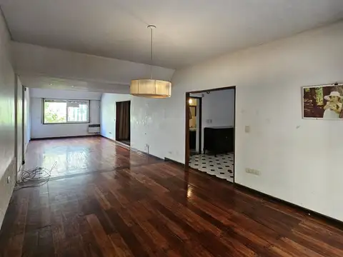 Casa en Venta con 4 cocheras