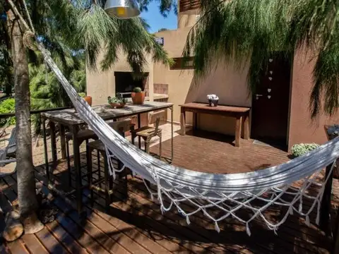 Calle 28 e/ Pinamar y Necochea