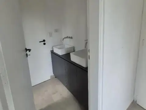 Casa 5 ambientes con 4 baños