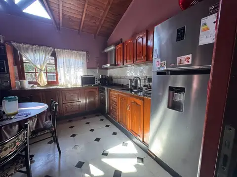 Casa 4 ambientes con 2 baños