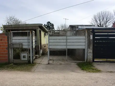 Casa de 2 dormitorios apto banco en Villa Elvira