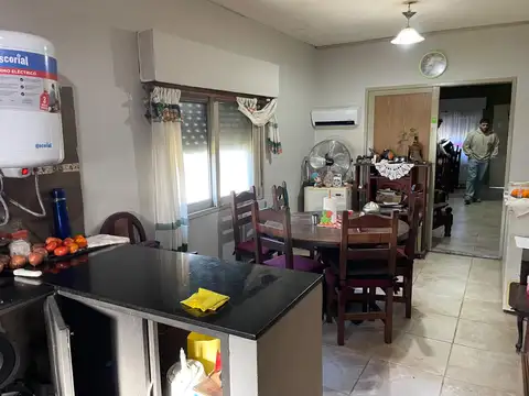 Casa 2 ambientes con 2 baños