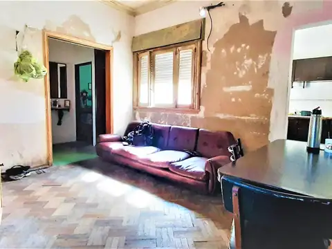 Carlos Gardel 400, Piso 1