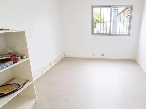 Deposito en venta - Monte Castro-