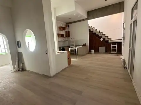 Venta casa planta alta Montevideo y Sarmiento