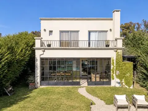 Casa 4 ambientes con 3 baños
