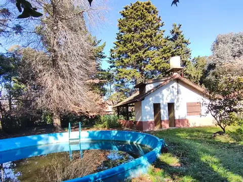 Casa Quinta en Esquina con Gran Parque y Pileta