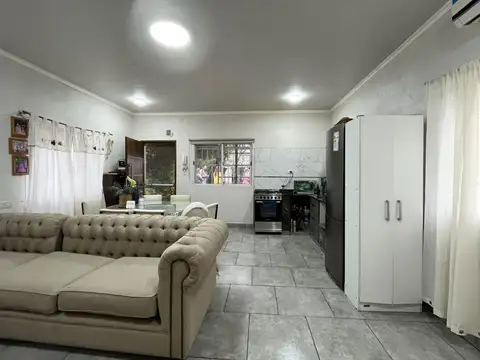 Casa 2 ambientes con 1 baño