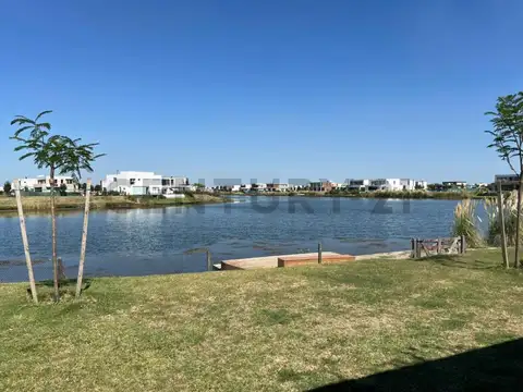 Av de los Lagos 300, Piso 0