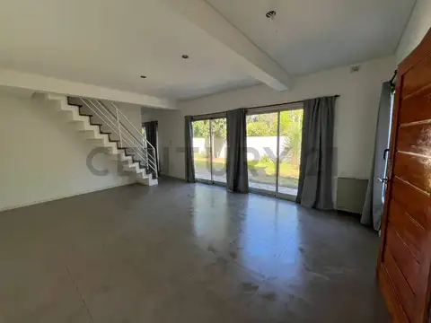 Casa 4 ambientes con 1 baño