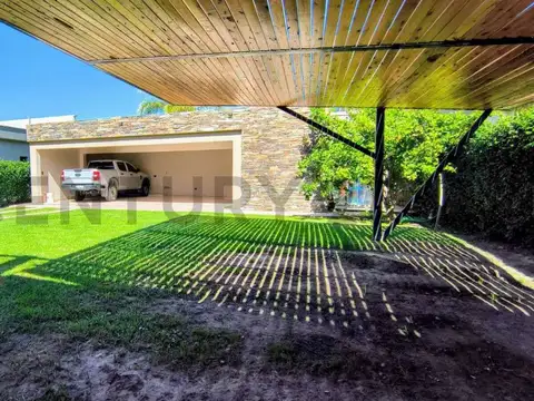 Casa en Venta con 4 cocheras