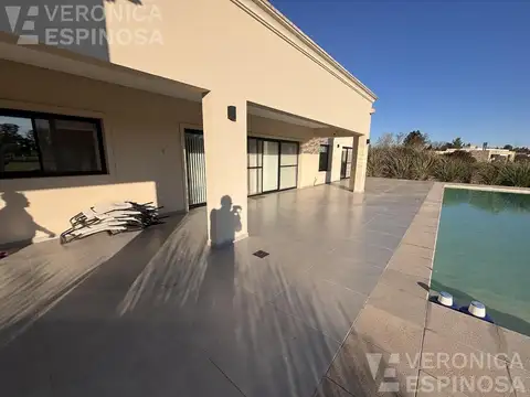 Casa en Venta con 5 cocheras