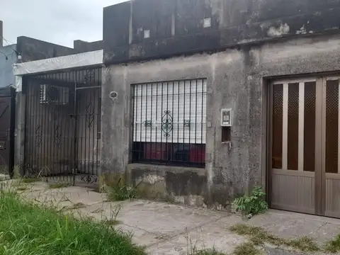 CASA EN VENTA DOS DORMITORIOS