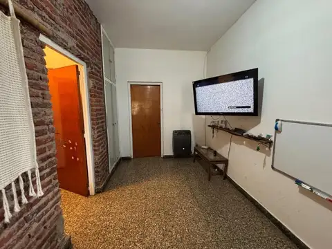 Casa 6 ambientes con 1 baño