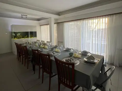 Casa 7 ambientes con 4 baños