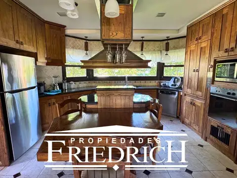 Casa en Venta con 6 cocheras