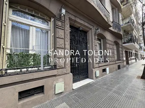 VENTA EXCELENTE SEMIPISO EN ALMAGRO CON 2 TERRAZAS PROPIAS