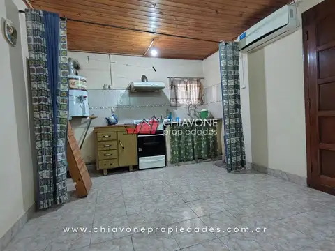 Casa de 2 dormitorios sobre amplio lote de 408 m² en Navarro