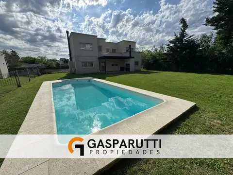 Casa 4 ambientes con 4 baños