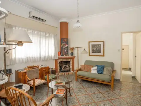 Casa 5 ambientes con 2 baños