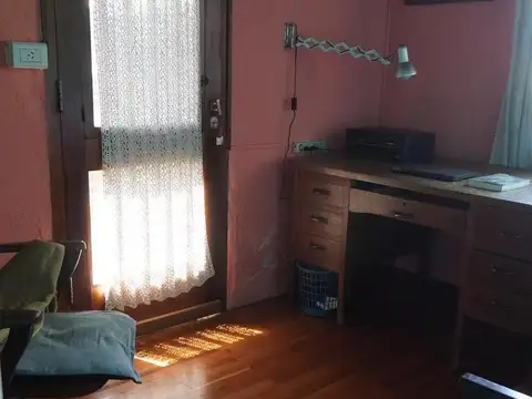 Casa 6 ambientes con 2 baños