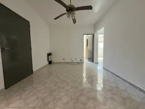Departamento De 2 Dormitorios En Alquiler 56 Entre 9 Y 10 | Plaza Moreno