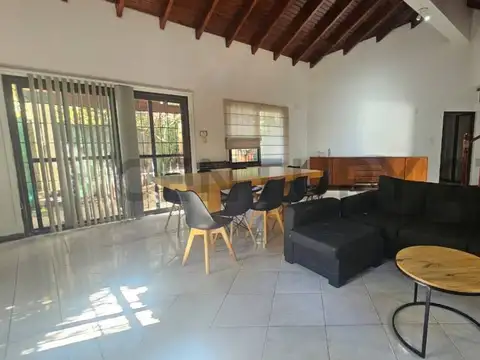 Casa 6 ambientes con 3 baños