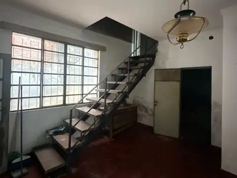 Casa 3 Dorm, jardin al frente, cochera y patio - Alberdi 71