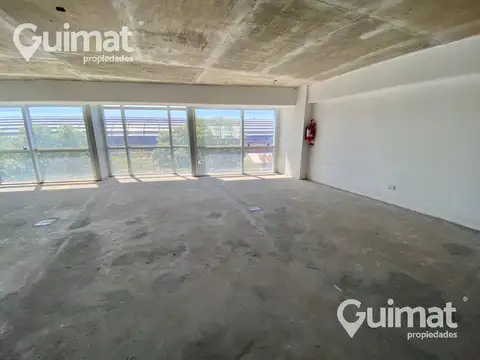 EXCELENTE OFICINA, PLANTA LIBRE AL FRENTE CON 2 COCHERAS A ESTRENAR