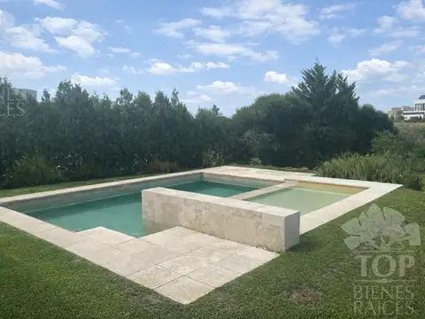 Casa en El Canton espejo de agua