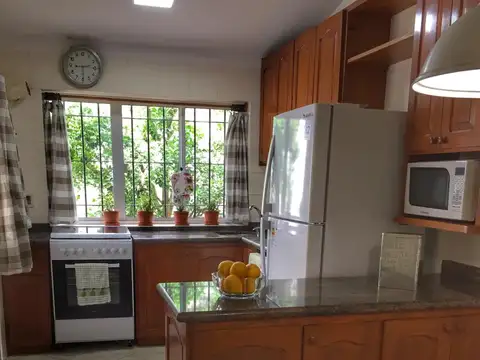 Casa 6 ambientes con 4 baños