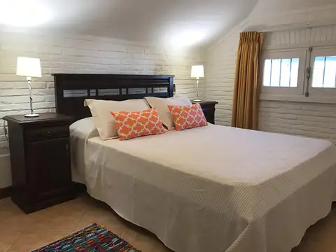 Casa 6 ambientes con 4 baños