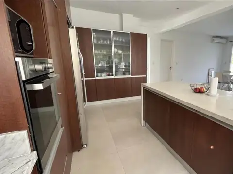 Casa en Alquiler al Oeste