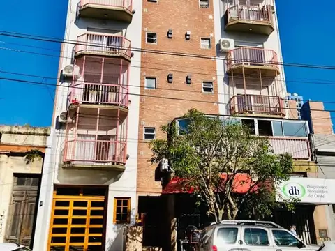 EN VENTA DEPARTAMENTO EN MORON DE 3 AMBIENTES CON TERRAZA - FICHA 8697