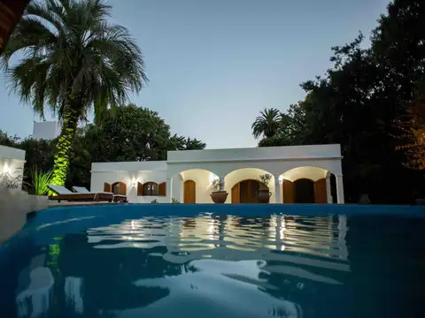 Casa en venta - 7 dormitorios 4 baños - 450mts2 - Villa Elisa