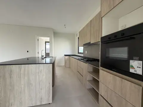 HAUSER vende casa a estrenar de 3 habitaciones en barrio Lar de Boedo!