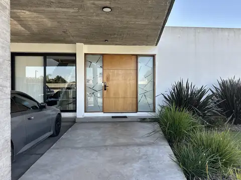 Casa 12 ambientes con 6 baños