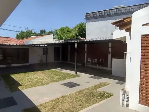 Casa 6 ambientes con 2 baños