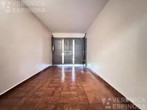 Casa de cuatro ambientes en venta, Moron