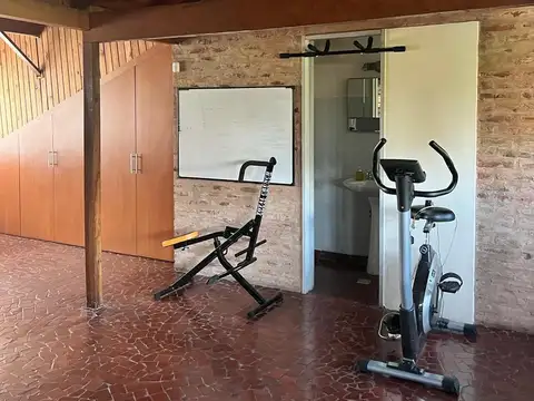 Casa 4 ambientes con 2 baños