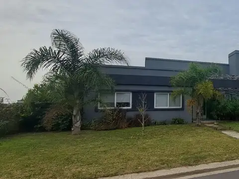 Alquiler Casa en San Sebastian Area 8 Cod 875