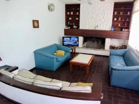 Casa en Alquiler con 2 cocheras