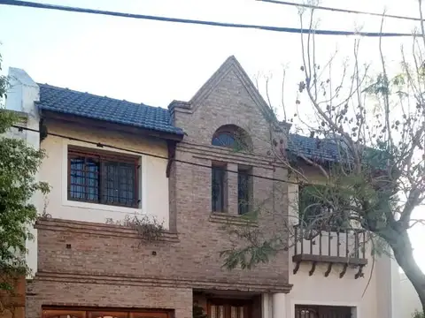 25 de mayo entre peru y Sarmiento 200